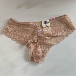 NWT Wacoal b. Temptd panties M